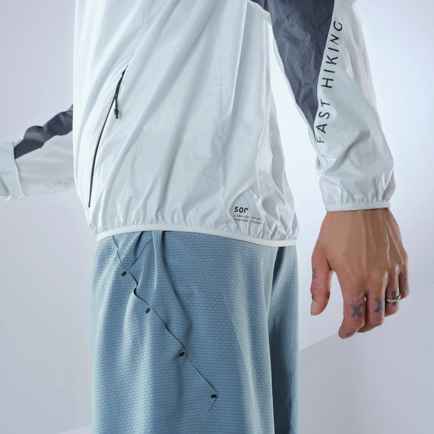 Quechua Men’s Fast Hiking Windbreaker Jacket FH500 Helium Wind Grey 4 Quechua Men’s Fast Hiking Windbreaker Jacket FH500 Helium Wind Grey - Image 4