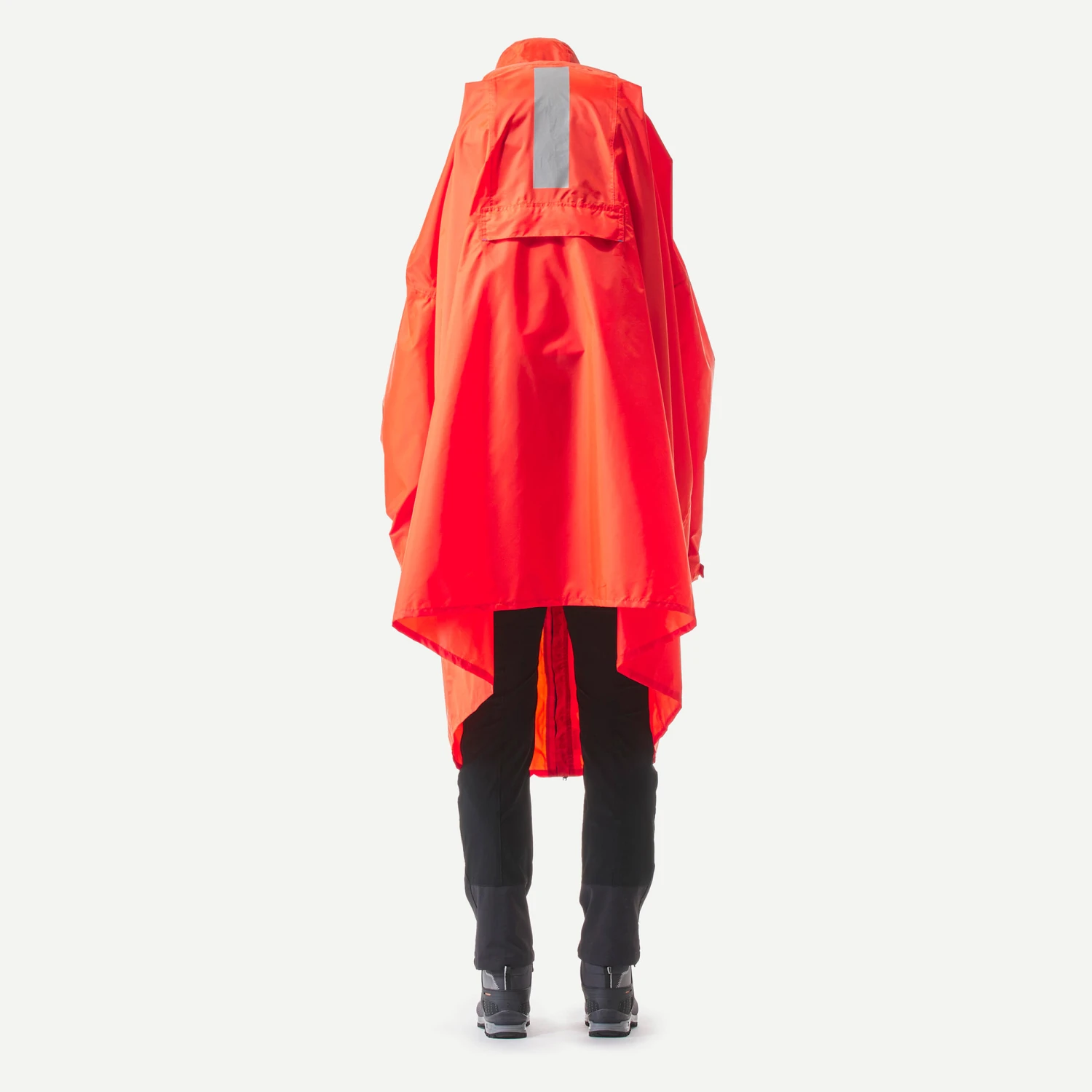 Quechua Hiking Rain Poncho - MT900 - 75L - Red 4 Quechua Hiking Rain Poncho - MT900 - 75L - Red - Image 4